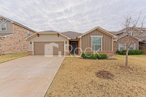 4 Bedroom Home in El Reno – photo 1