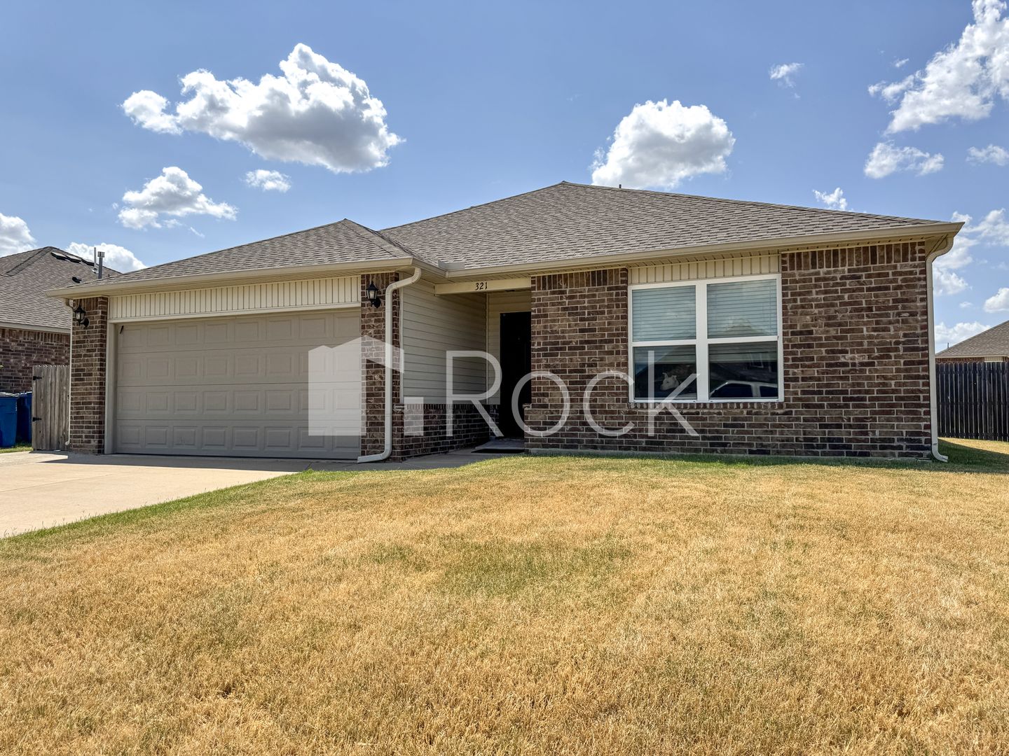 Newcastle House: 321 Karlee Ln