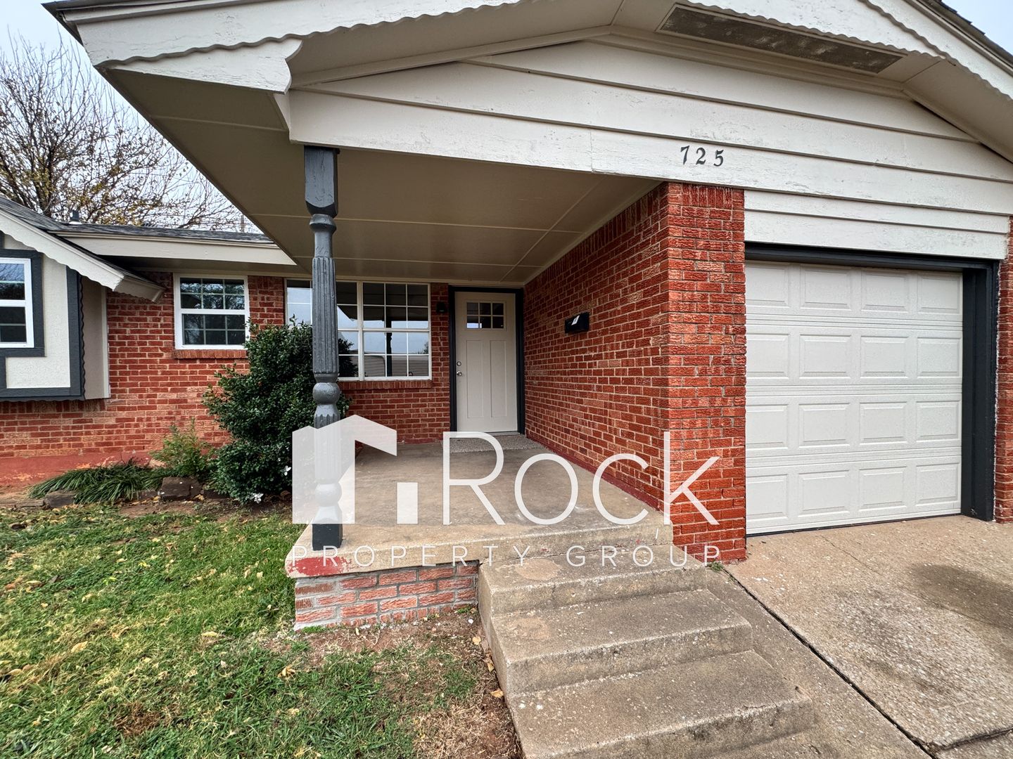 Moore House: 725 N Dillon Ave