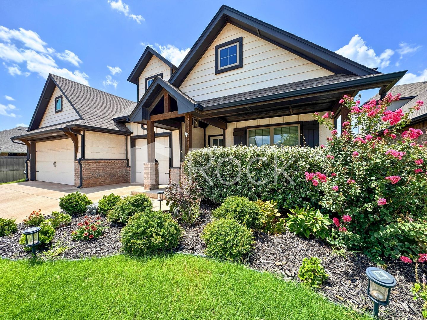 Edmond House: 19113 Grove Parkway