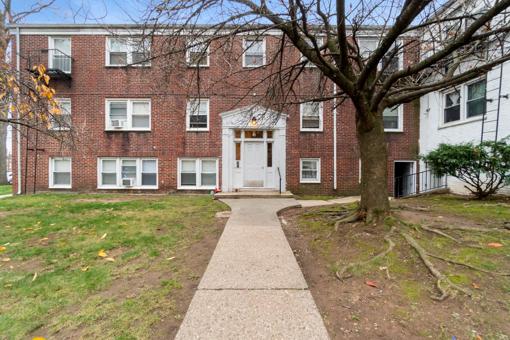 Irvington Apartment: 25-45 Civic Square West (0025p)