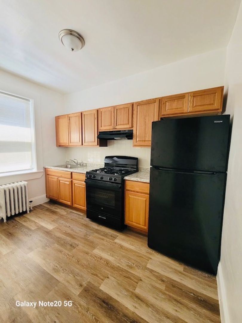 Elizabeth Apartment: 1465 Lexington Place aka 1045 N Broad Street