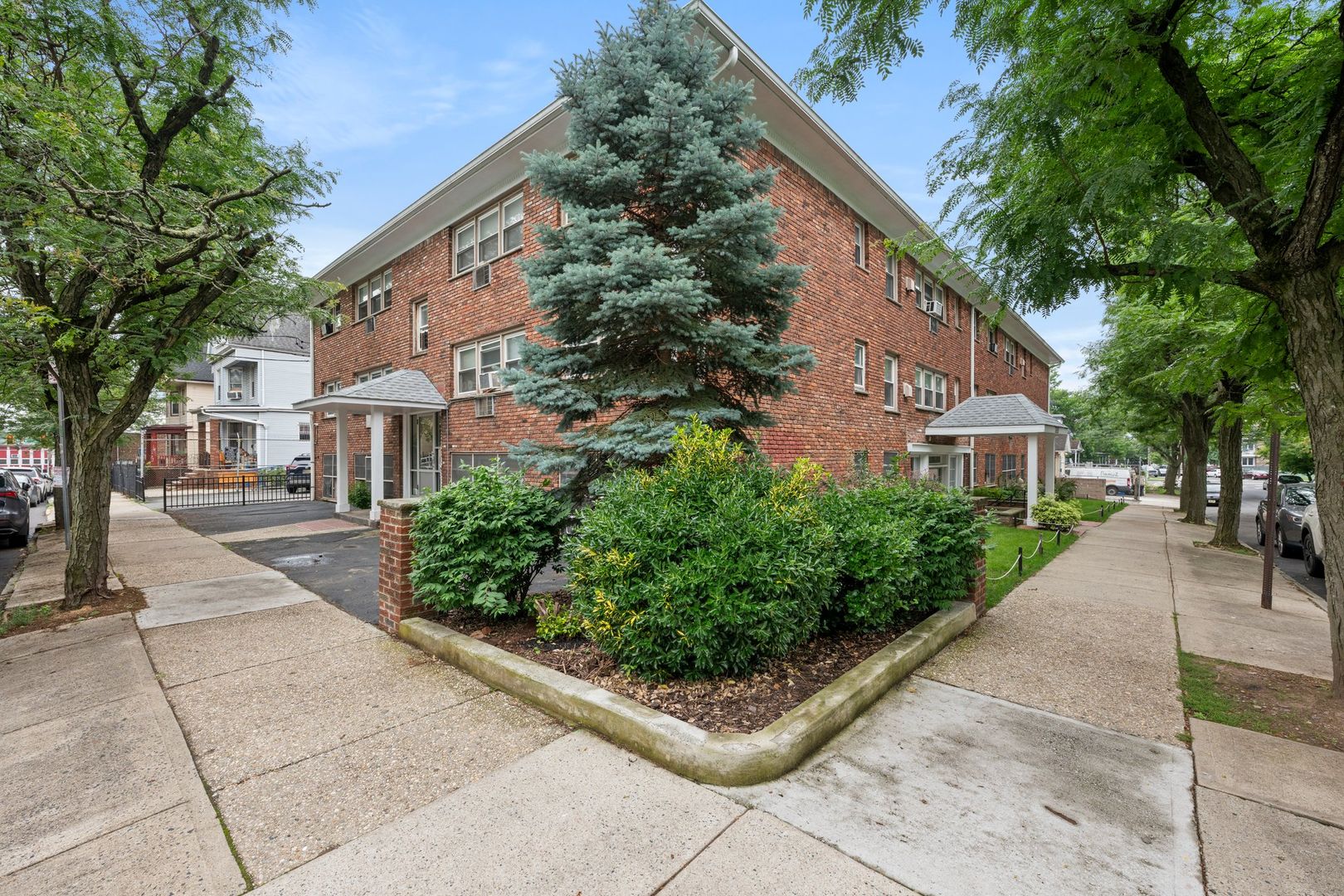 Newark Apartment: 226 Lincoln Ave.