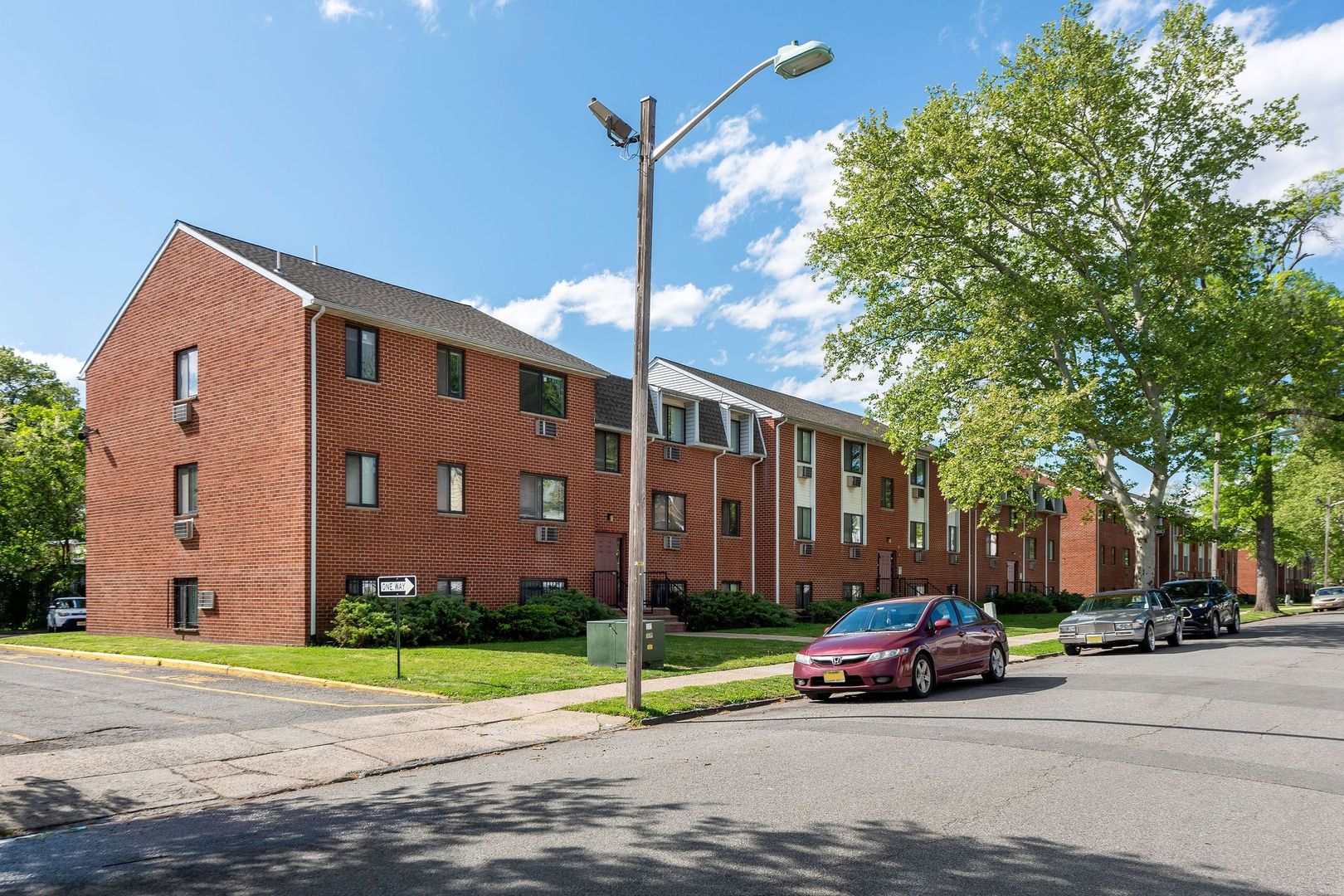 East Orange Apartment: 7 Long Street