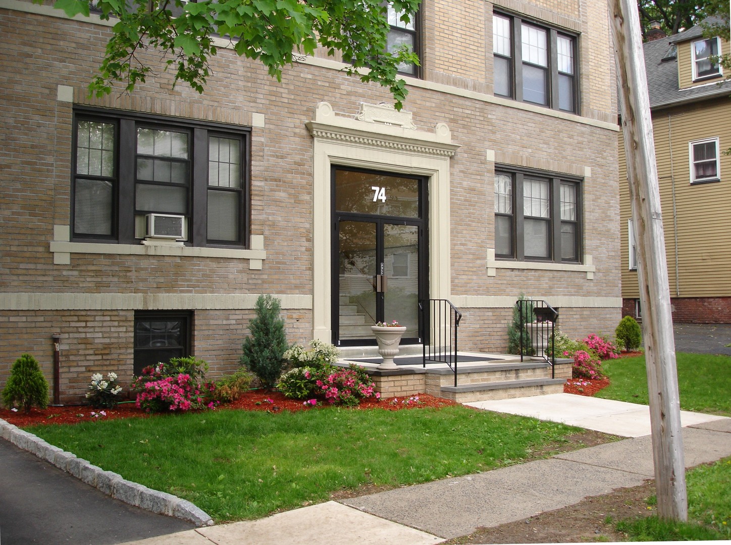 Montclair Apartment: 74 Montague Place