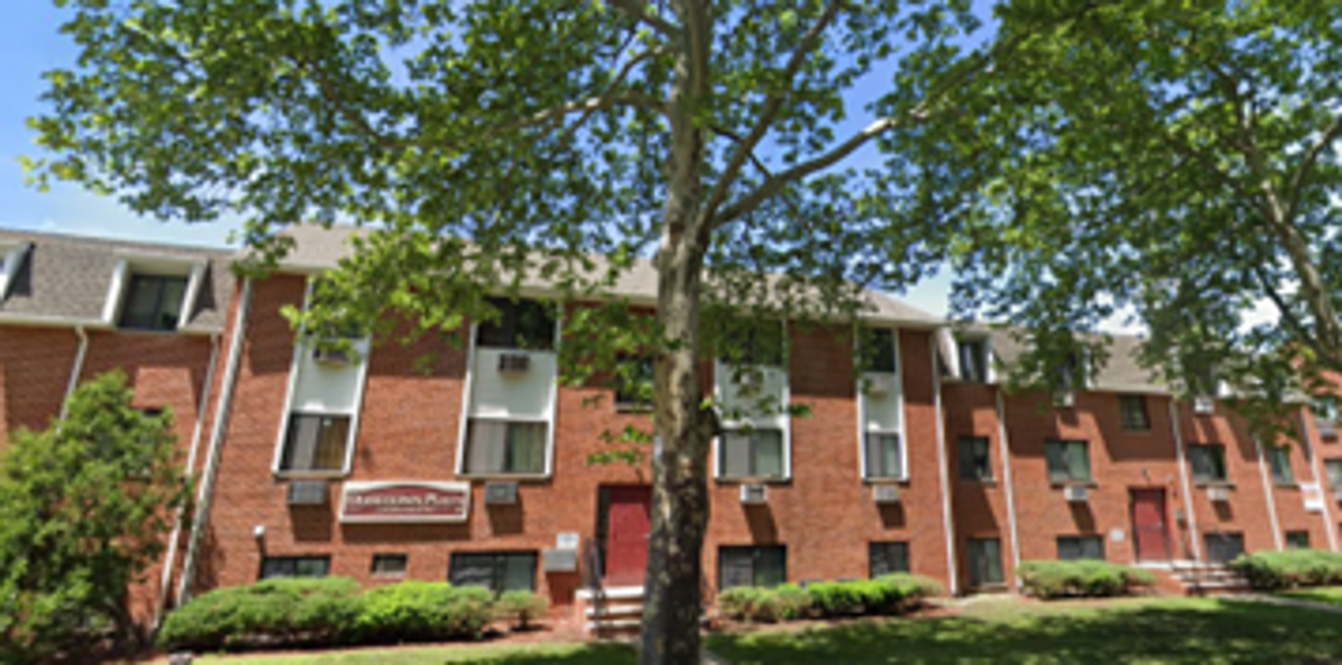 East Orange Apartment: 19 Long Street
