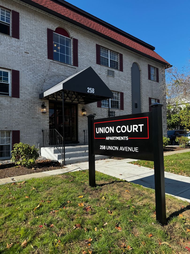Framingham Apartment: 262 Union Avenue