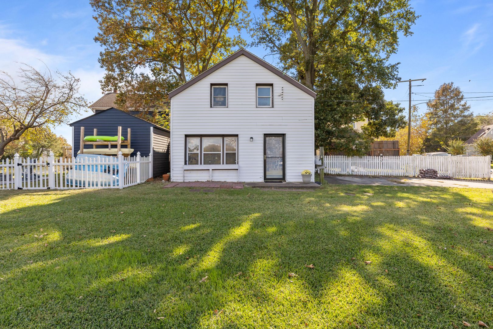 Portsmouth House: 1628 Bradford Terrace