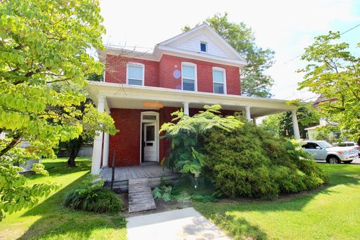 Downtown home for rent for the 2027-2028 school year! – photo 1