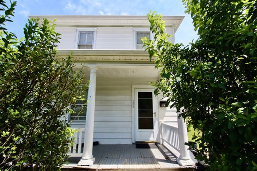 Don't miss your chance to live downtown! Preleasing for the 27-28 school year! – photo 1