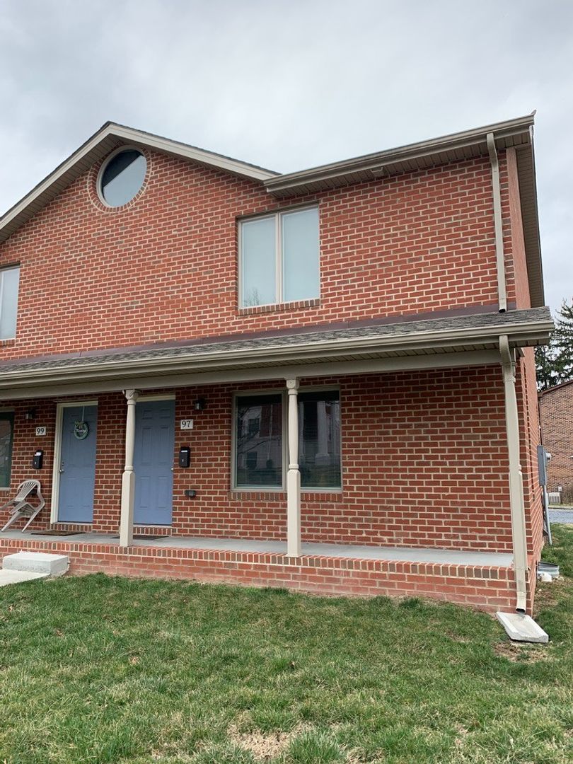 Bridgewater House: 97 Dinkel Avenue