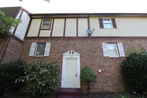 Now preleasing for the 2027–2028 school year! Secure your home for next year early.