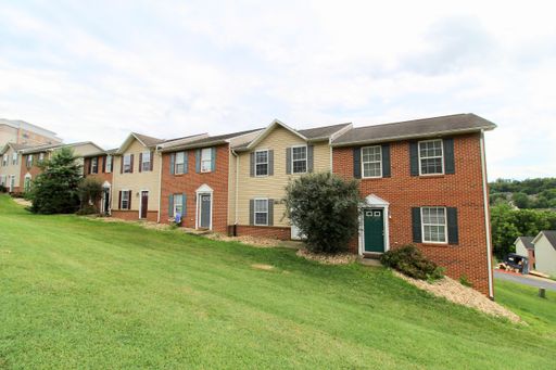 Townhome on Devon Lane! Near Campus – photo 1
