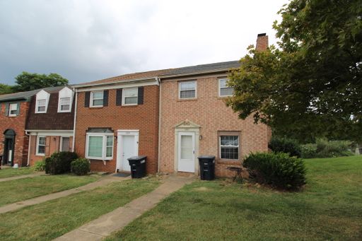 3 Bedroom townhome on Devon Lane! – photo 1