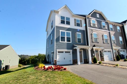 Townhome for rent with gorgeous mountain views! - 4489 Drysdale St. – photo 1