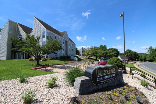 Preleasing NOW for the 2027-2028 year! Close to campus! – photo 1