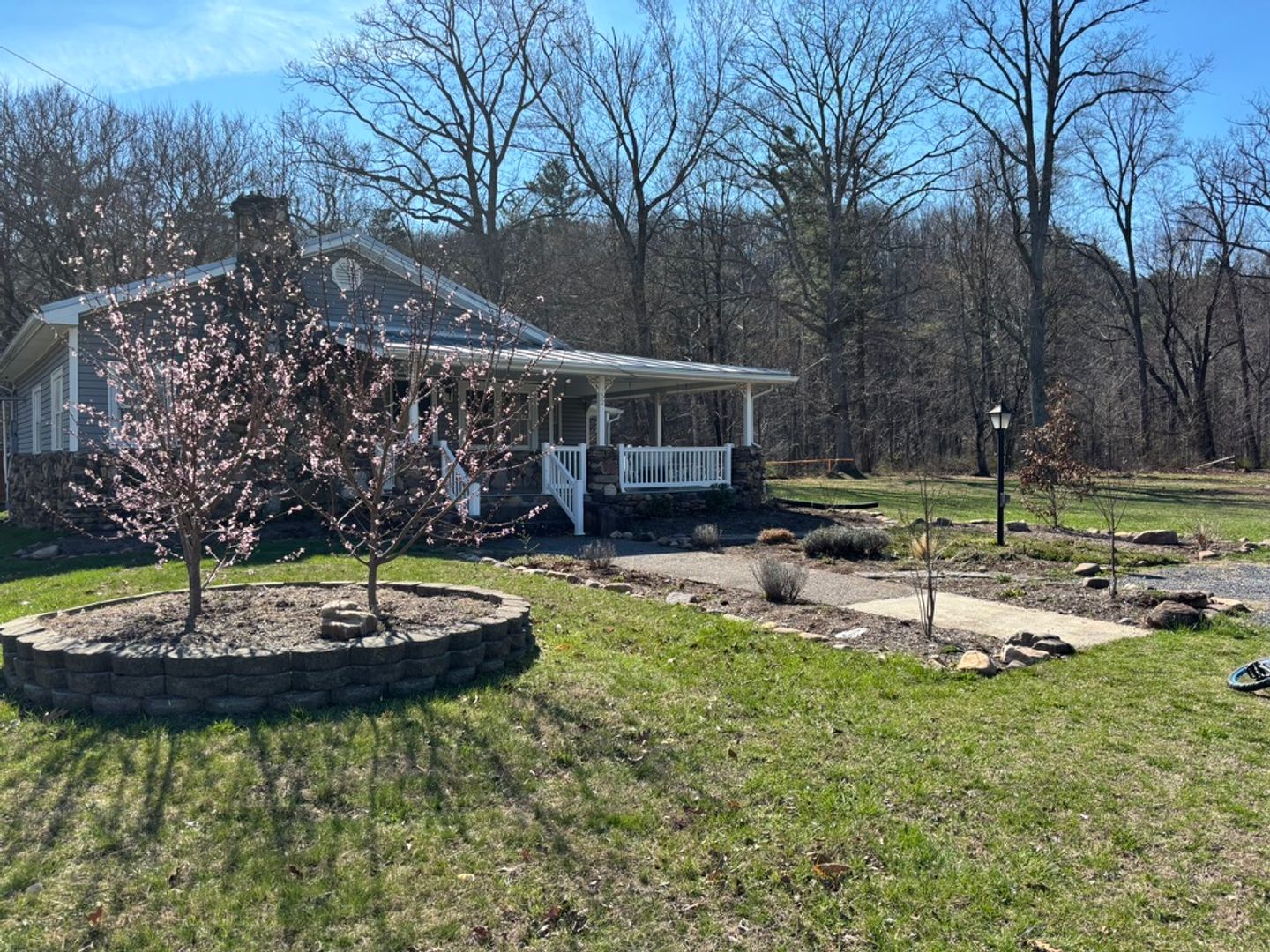 Hinton House: 52 Eds Park Drive