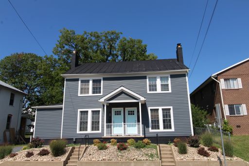 Downtown home for rent for the 2027-2028 school year! – photo 1