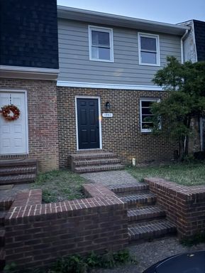 Completely Renovated 3-Bedroom Townhome near Downtown & JMU! Coming Soon! Photos coming soon! – photo 1