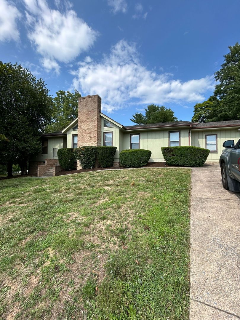 Harrisonburg Apartment: 706 Greenbriar Drive