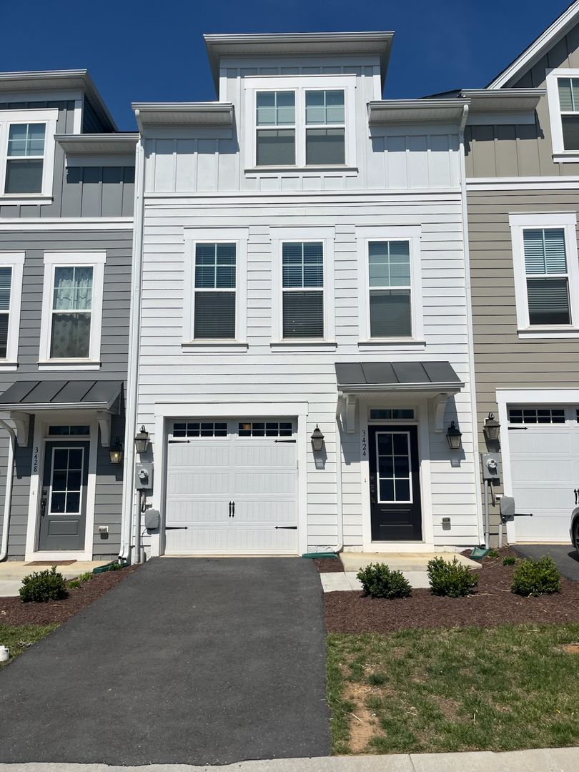 Rockingham House: 3424 Monterey Drive