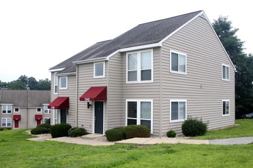 4 Bedroom/2 Bathroom townhome on Devon Lane! – photo 1