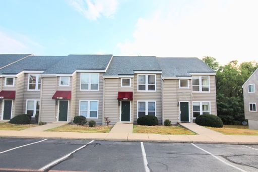 4 Bedroom townhome preleasing for the 2027-2028 school year! – photo 1