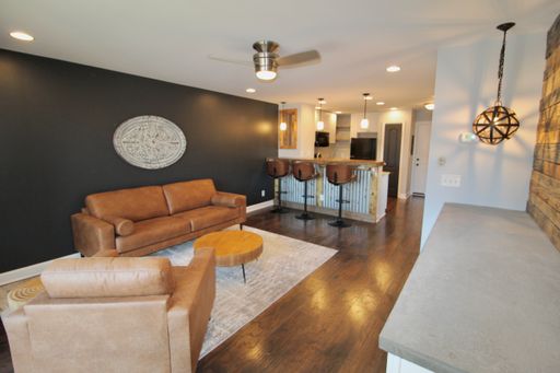 Remodeled Two Bedroom Two Bath condo in popular student community. Furnished! – photo 1