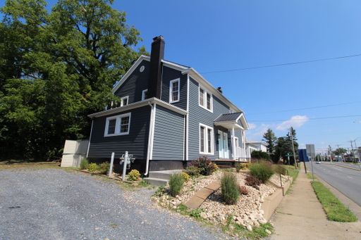 Home near campus now preleasing for the 27-28 school year! – photo 1