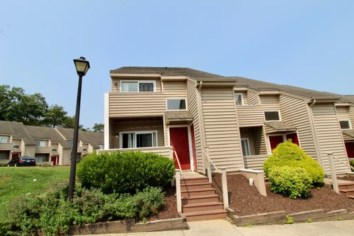 Available for the 27-28 School Year -Near Starbucks and JMU! – photo 1