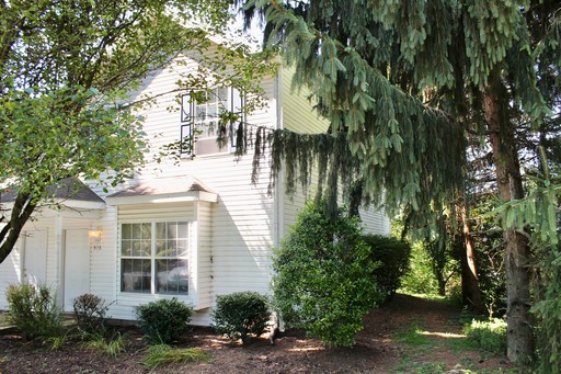 4 Bedroom 2.5 Bathrooms with electric and water included! Town home in Pheasant Run for the 2027-2028 School year! – photo 1