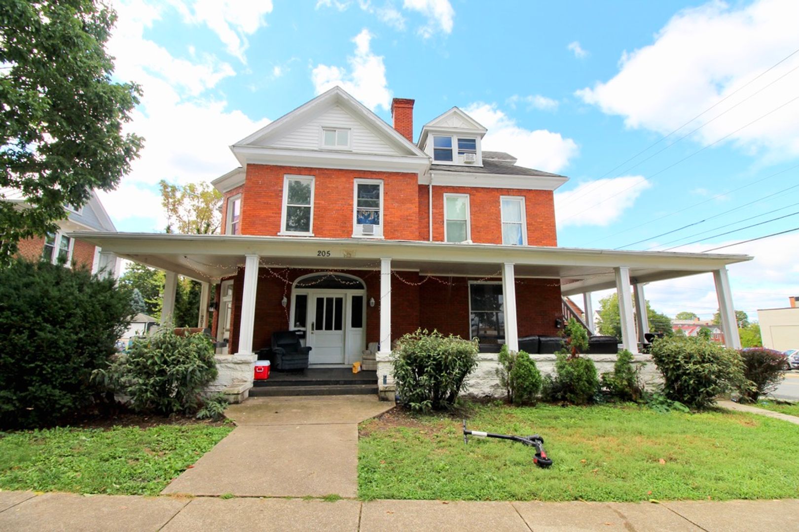 Harrisonburg Apartment: 205 Newman Ave