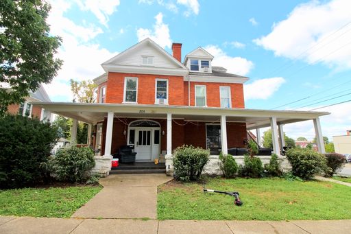 Large off campus house preleasing now! – photo 1