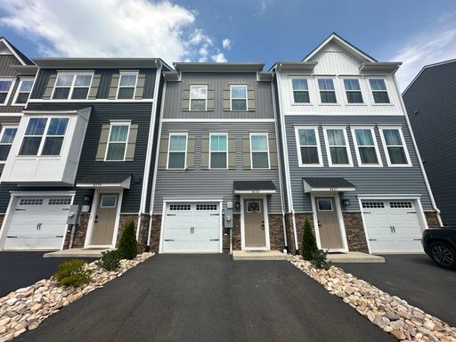 Modern 3-Level Townhome with Garage – Unbeatable Location! – photo 1