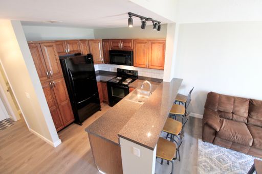 3 bedroom 3 bath Loft right by JMU's main entrance - 27-28 School Year! – photo 1