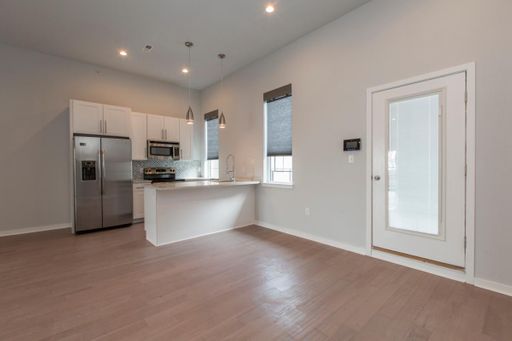 One Bed Unit Available Oct right off Main Street Manayunk! – photo 1