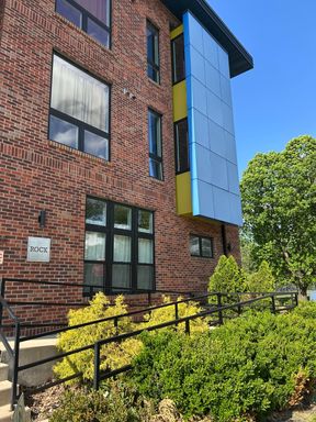1 bed/1 bath available Oct in Roxborough! – photo 1