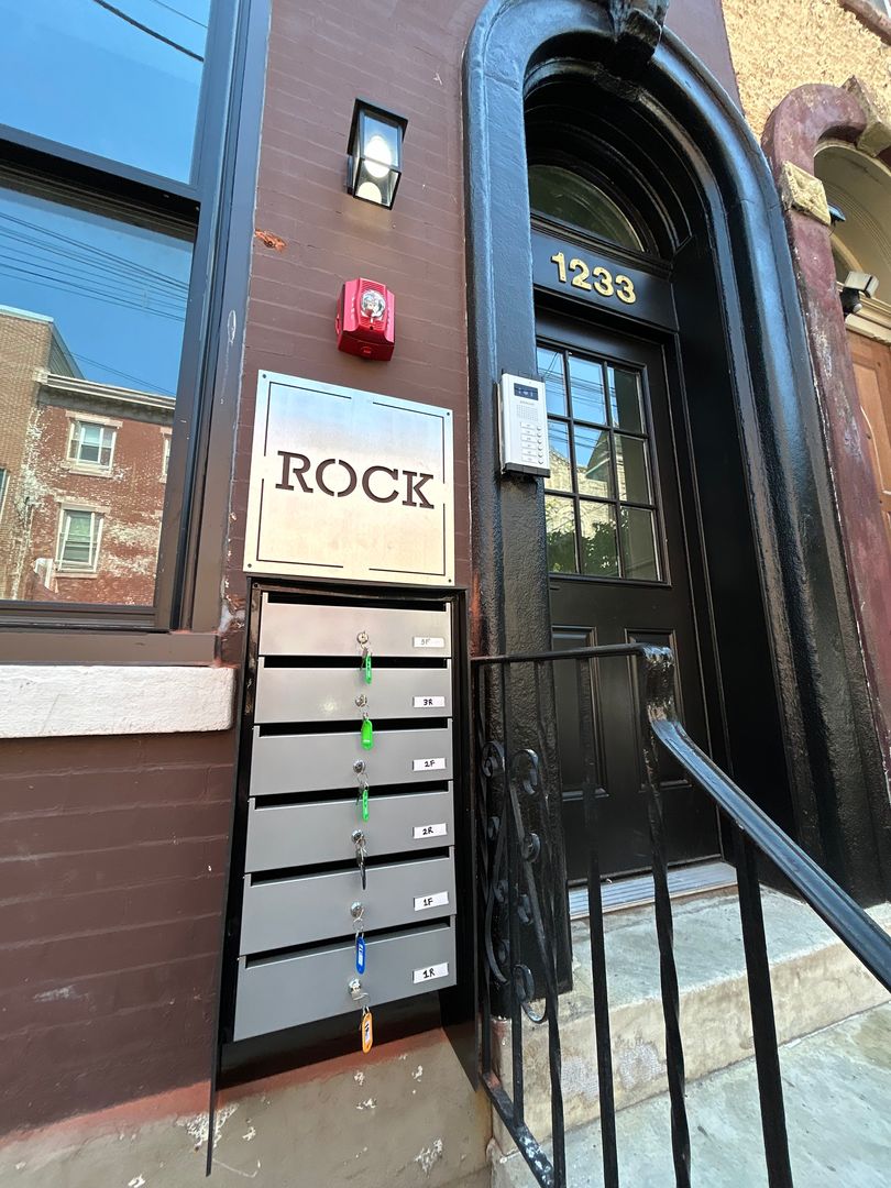 Philadelphia Apartment: 1233 N 6th Street