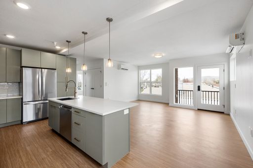 HALF OFF First FOUR months' rent - 2-Bedroom Private Balcony - Unit 201 – photo 1