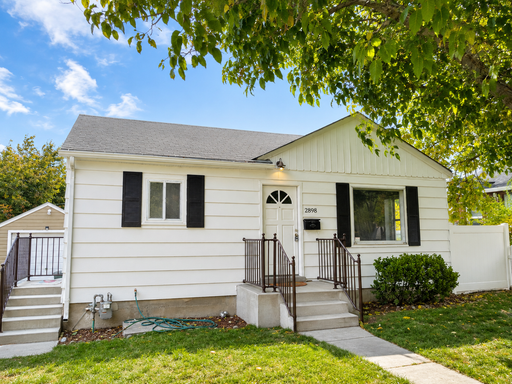3 Bed, 2 Bath Salt Lake City Home with 1-Car Garage – photo 1