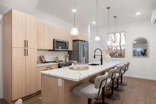 HALF OFF First FOUR months' rent - Three-Level Brownstone - Unit 108 – photo 1
