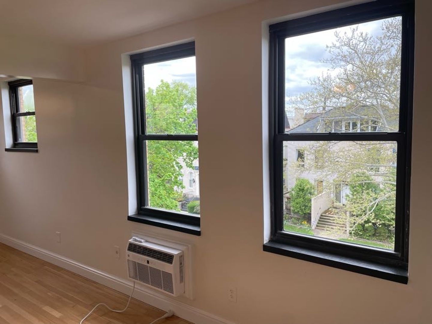 Pittsburgh Apartment: 255 Shady Ave