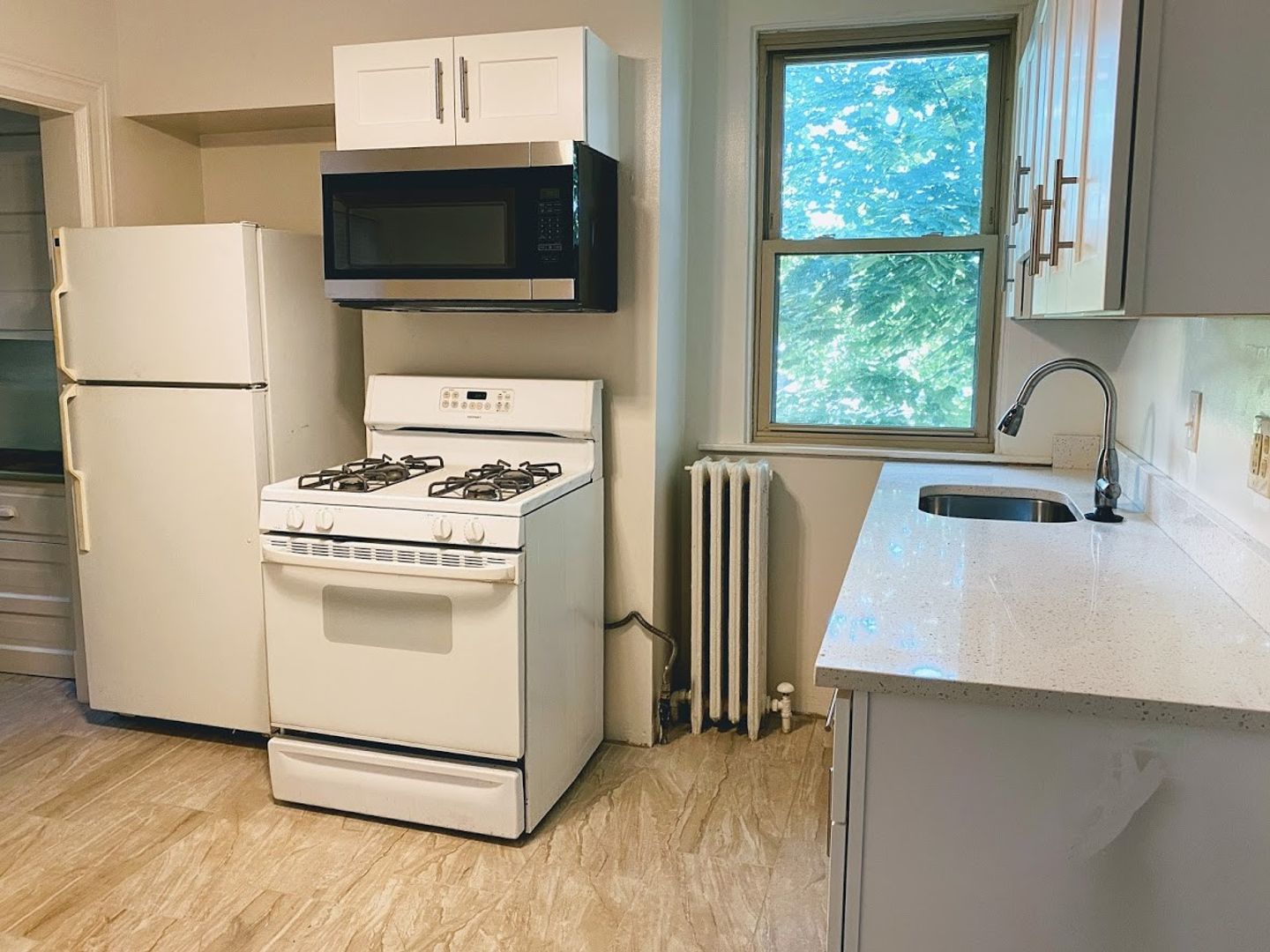 Pittsburgh Apartment: 5542 Fair Oaks Street