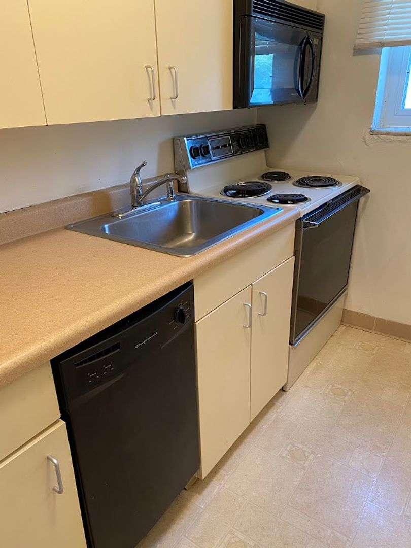 Pittsburgh Apartment: 926 Ivy Street