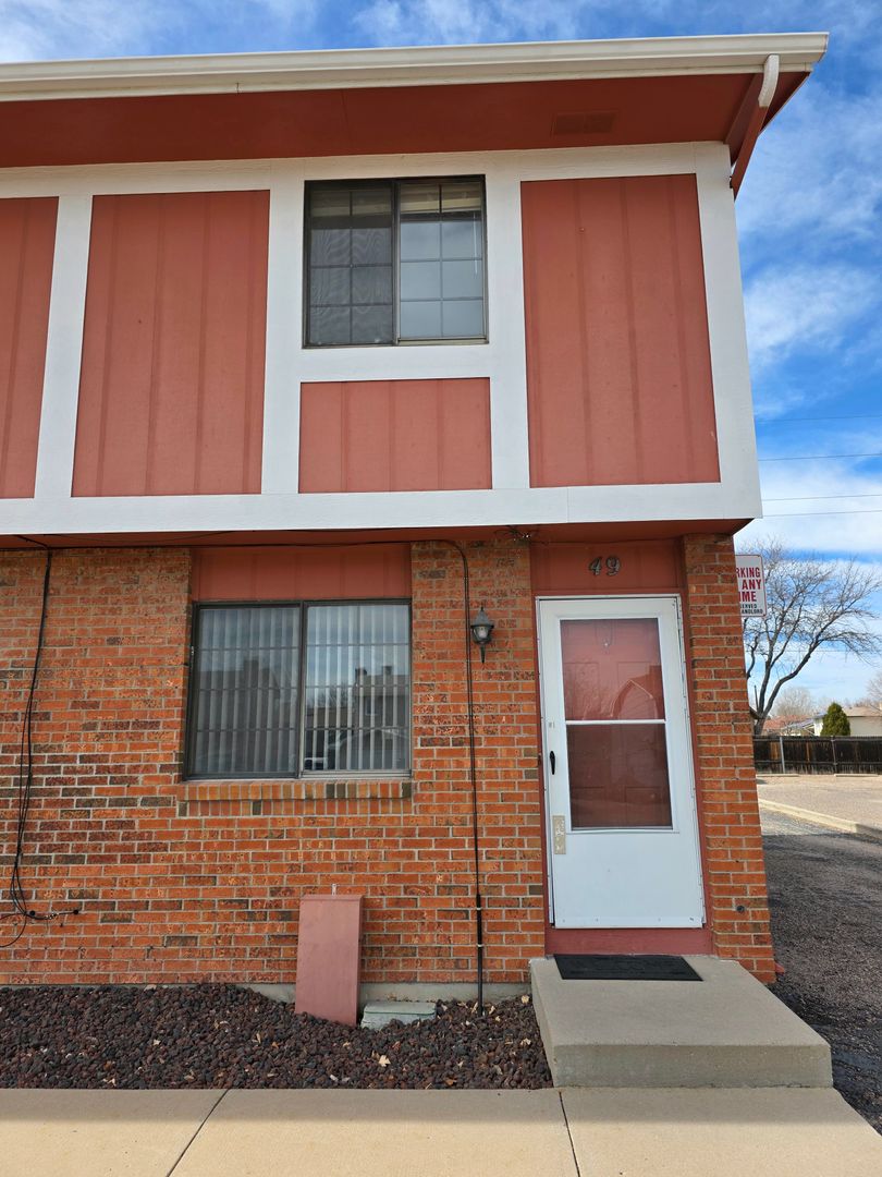 Pueblo Apartment: 49-55 Castle Royal Dr