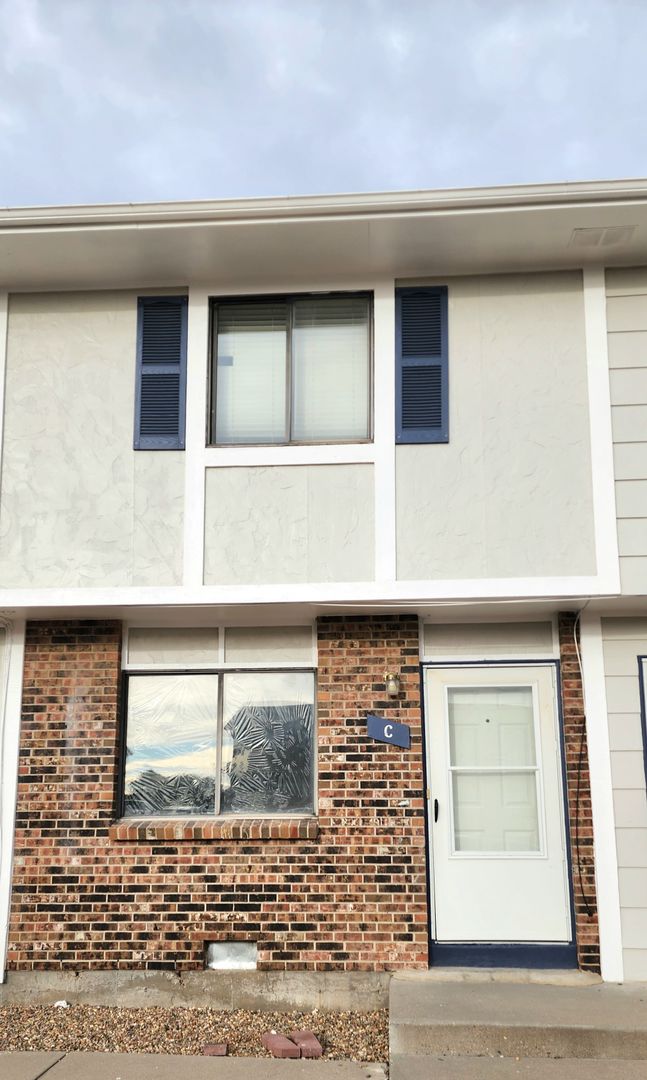 Pueblo Apartment: 7 Royal Crest