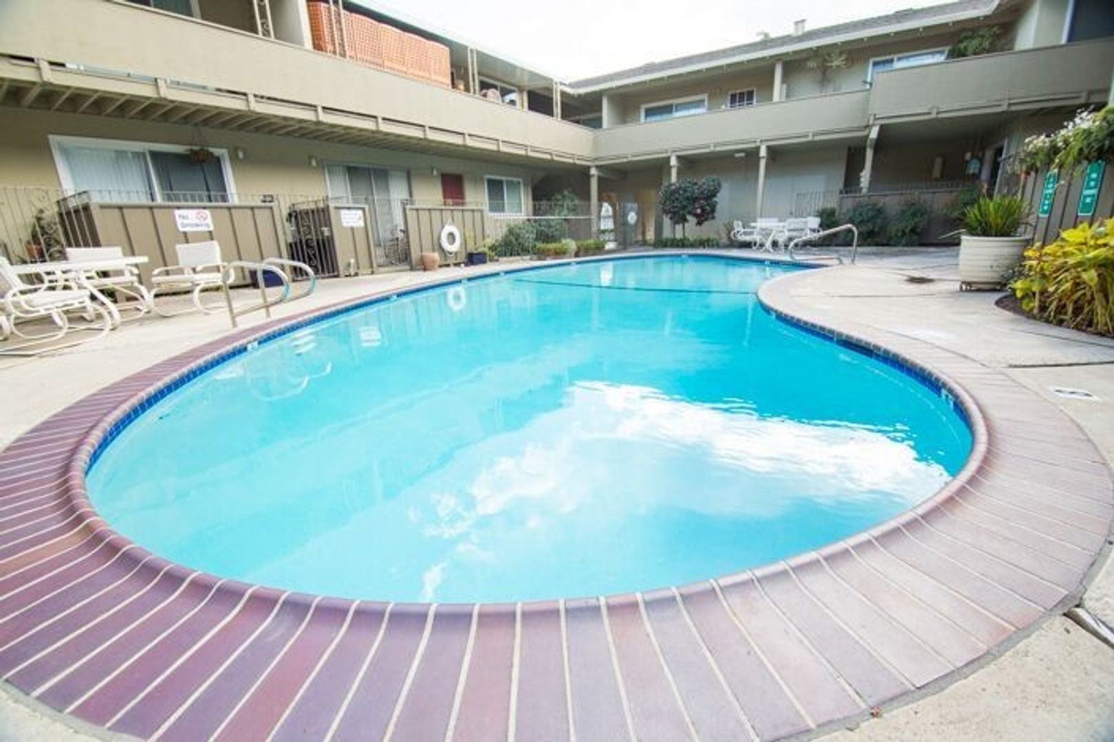 Los Gatos Apartment: 520 University Ave