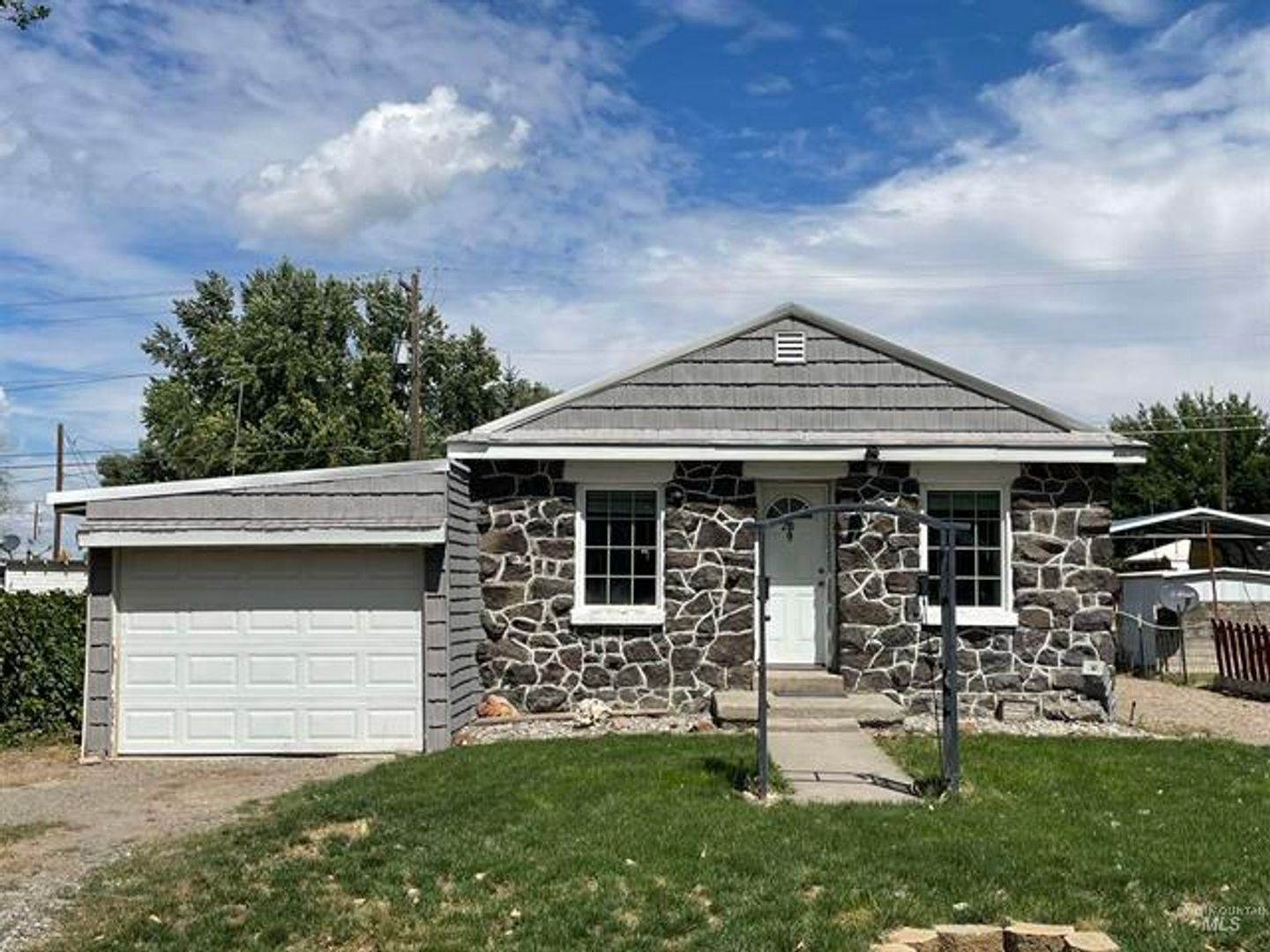 Jerome House: 216 7th Avenue W