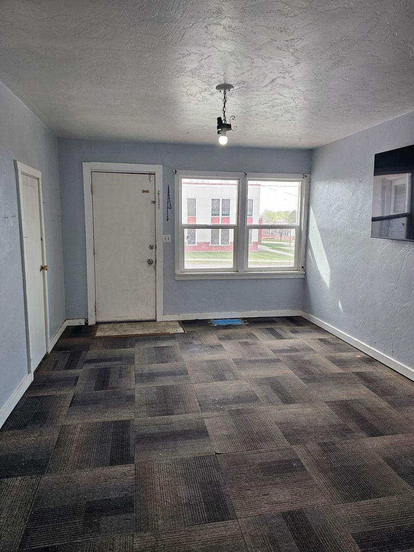 Jerome Apartment: 400 N Lincoln