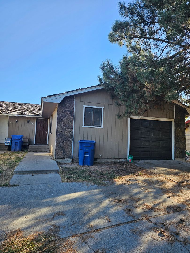 Twin Falls Apartment: 225 Crestview